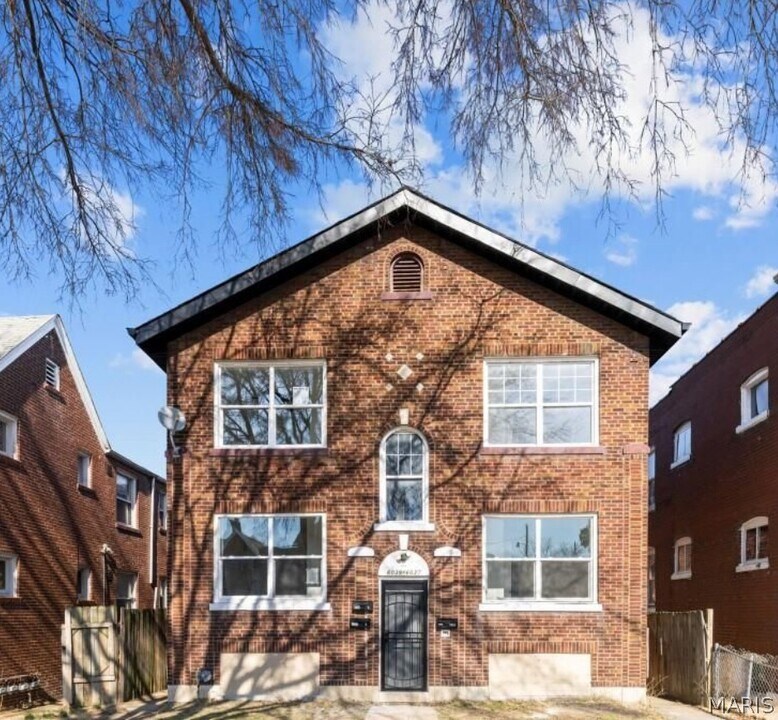 6037 W Florissant Ave in St. Louis, MO - Building Photo