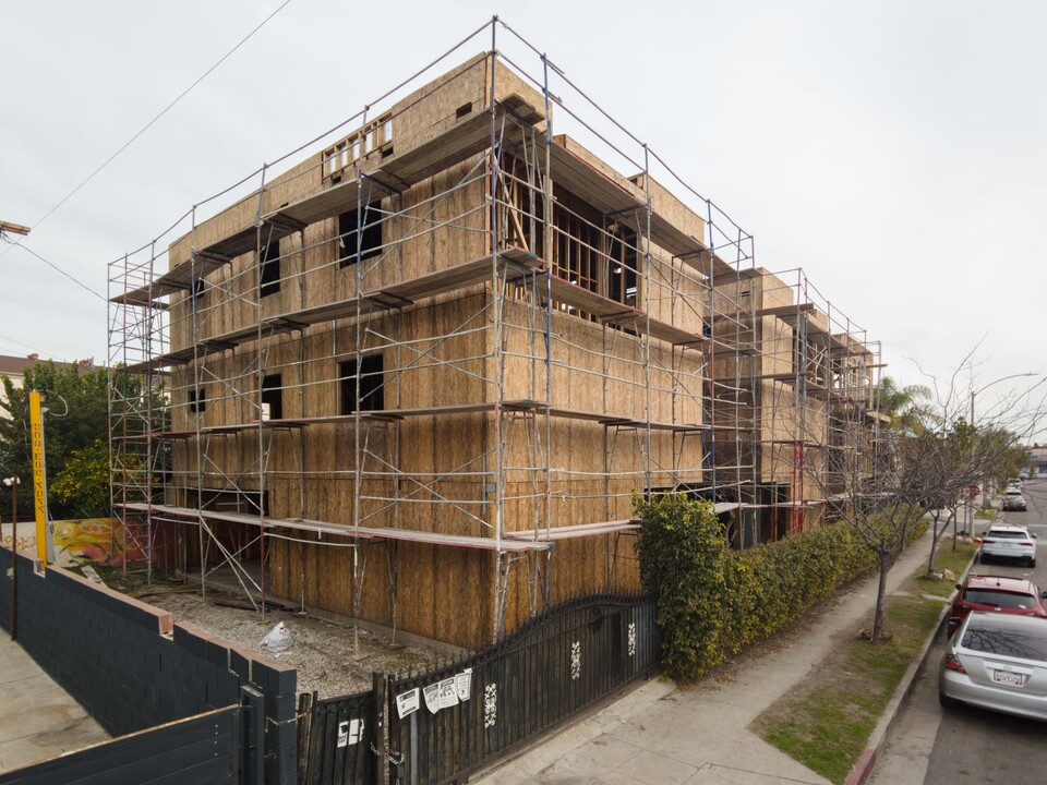 502 N Oxford Ave in Los Angeles, CA - Building Photo