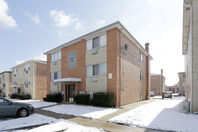 9209 Sally Ln in Schiller Park, IL - Building Photo - Building Photo