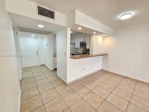 441 NE 195th St in Miami, FL - Foto de edificio - Building Photo