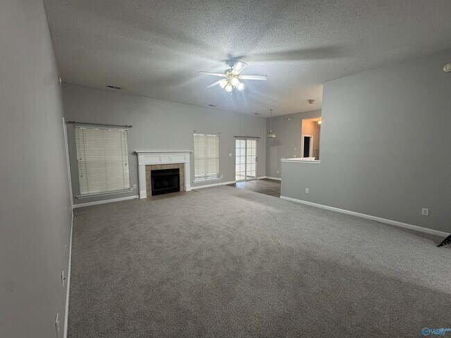 121 Bambi Ln in Madison, AL - Foto de edificio - Building Photo