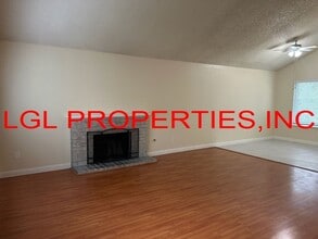 1470 Pebblewood Dr in Sacramento, CA - Building Photo - Building Photo