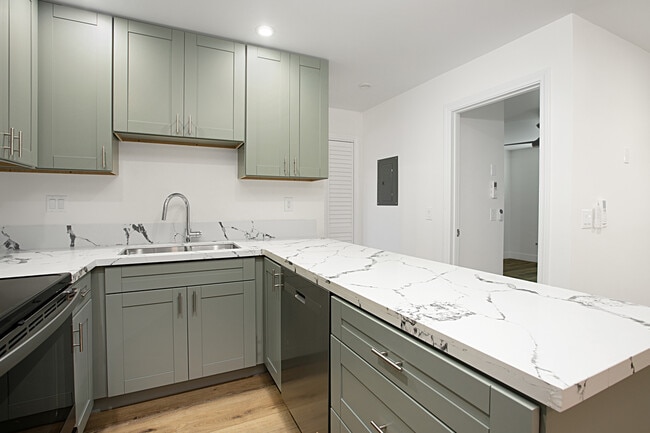 584 12th St, Unit A in Imperial Beach, CA - Building Photo - Building Photo
