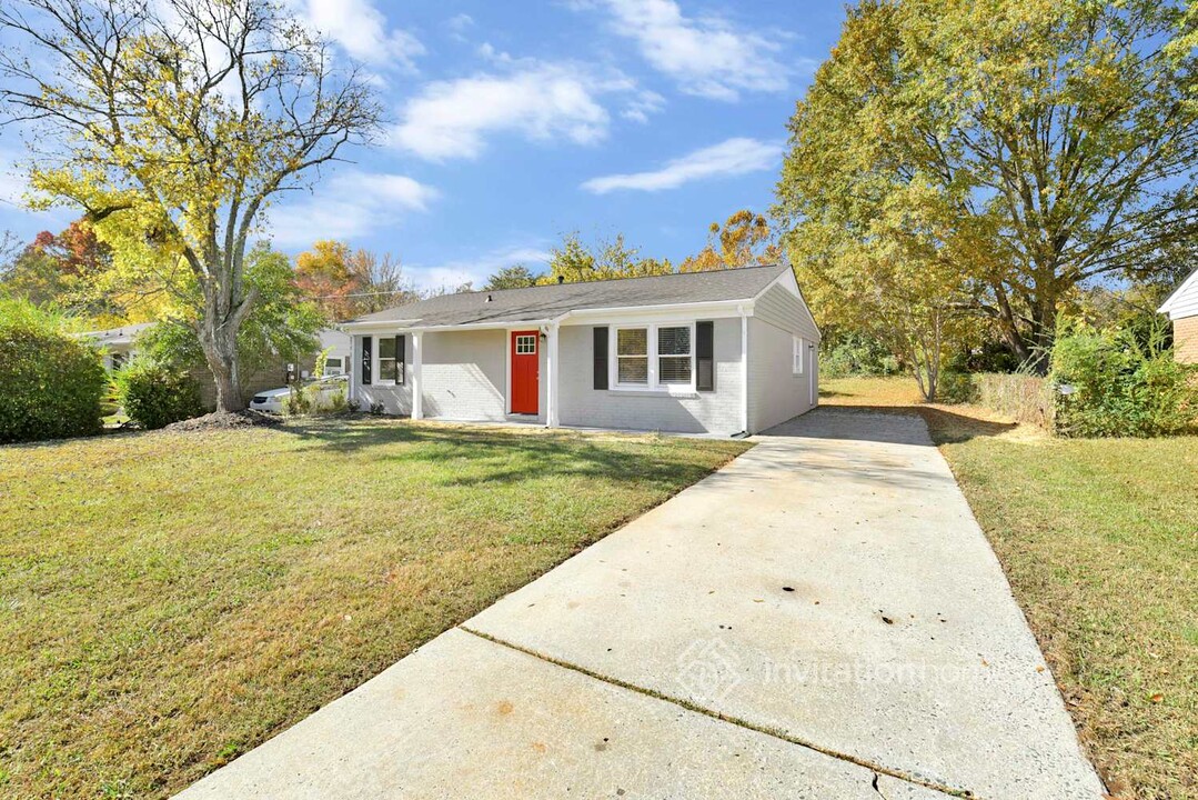 3733 Bardot Dr in Charlotte, NC - Building Photo