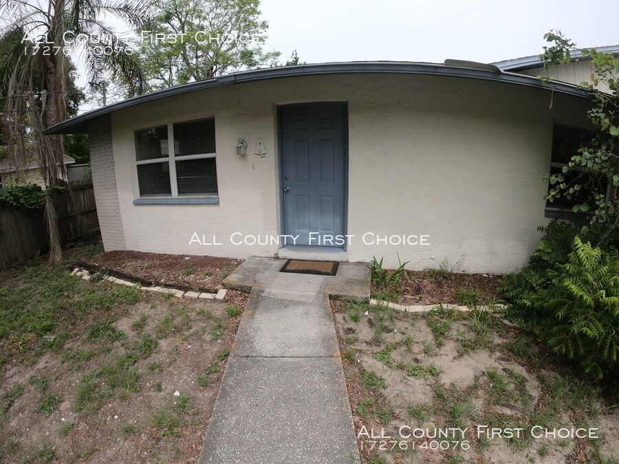 1042 Oak St-Unit -A in Dunedin, FL - Building Photo