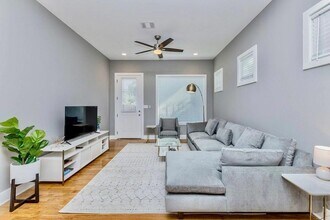 2917 E 12th St in Austin, TX - Building Photo - Building Photo