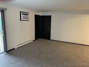 7730 Wildwood Ct in Darien, IL - Building Photo - Building Photo