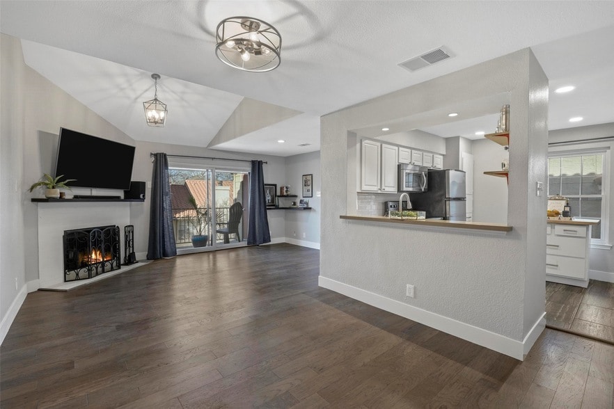 4777 Cedar Springs Rd, Unit 5F in Dallas, TX - Foto de edificio