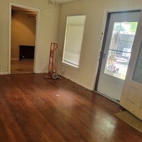 590 Lively Dr in San Antonio, TX - Building Photo