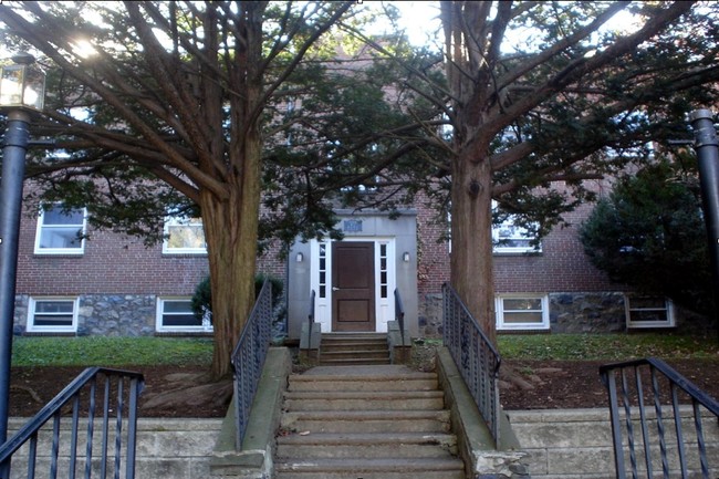 Roymar Apartments in Coatesville, PA - Foto de edificio - Building Photo