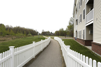 Windshire Gardens in Dover, NH - Building Photo - Building Photo