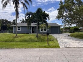 266 SW De Gouvea Terrace in Port St. Lucie, FL - Building Photo