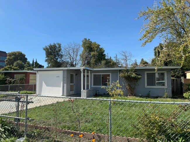 2153 Capitol Ave in East Palo Alto, CA - Building Photo - Building Photo
