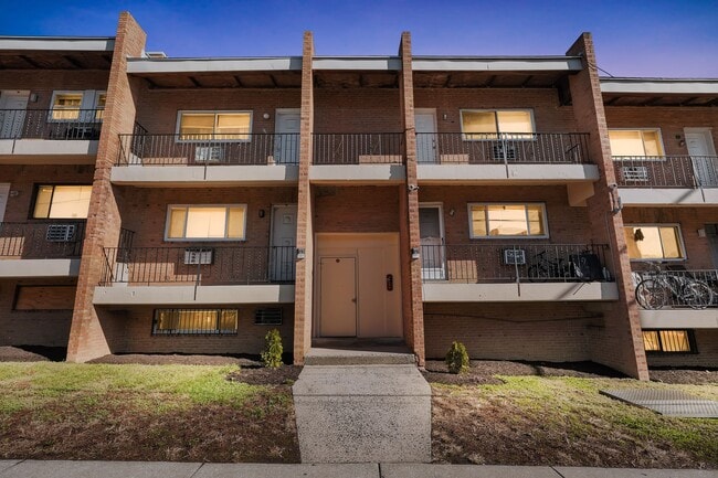 Fernrock Apartments in Philadelphia, PA - Foto de edificio - Building Photo