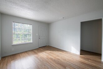 5900 Glen Meadow Dr in Austin, TX - Building Photo - Building Photo