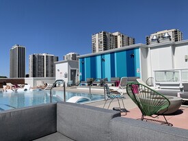 1429 N Wells St, Unit 201 in Chicago, IL - Building Photo