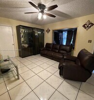 526 S 28th Ave in Hollywood, FL - Building Photo