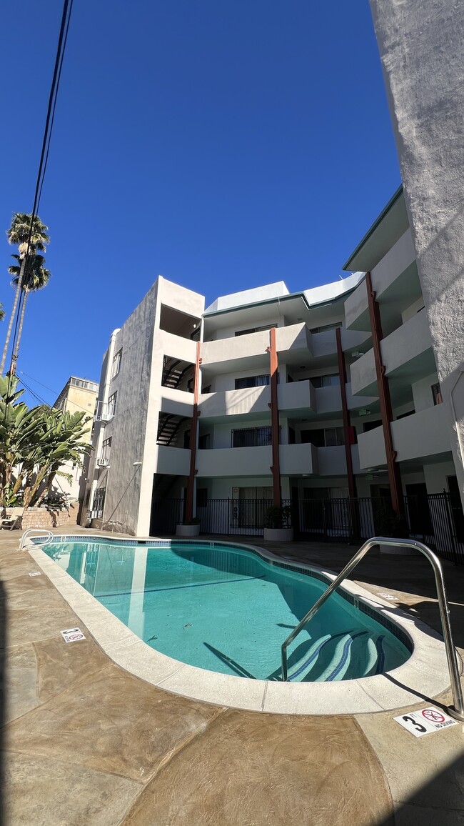 El Cerrito Apartments in Los Angeles, CA - Building Photo - Building Photo