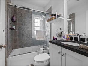 78 Bowdoin St, Unit 2 in Medford, MA - Foto de edificio - Building Photo