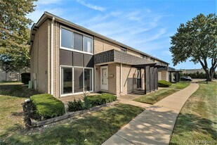 8691 Kennedy Cir N in Warren, MI - Building Photo