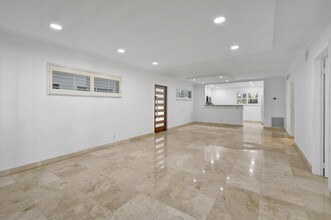 1000 E Camino Real in Boca Raton, FL - Building Photo - Building Photo