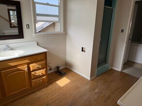 105 Edgewater Pl in Newport Beach, CA - Building Photo - Building Photo