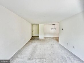 405 Christopher Ave, Unit 12 in Gaithersburg, MD - Building Photo - Building Photo
