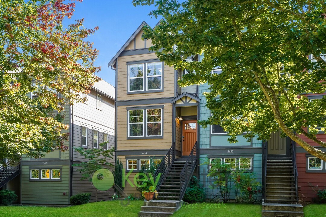 2661 SW Sylvan Heights Dr in Seattle, WA - Foto de edificio