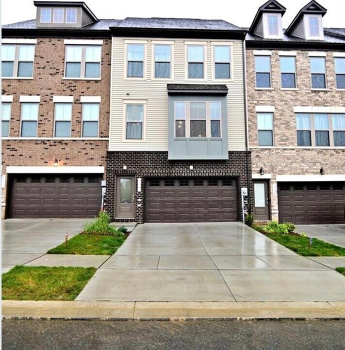 6923 Gladebrook Rd in Brandywine, MD - Building Photo