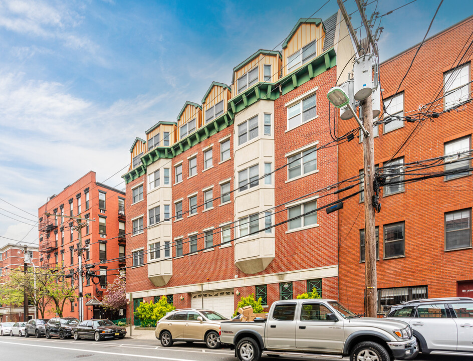 106-110 Clinton St in Hoboken, NJ - Foto de edificio