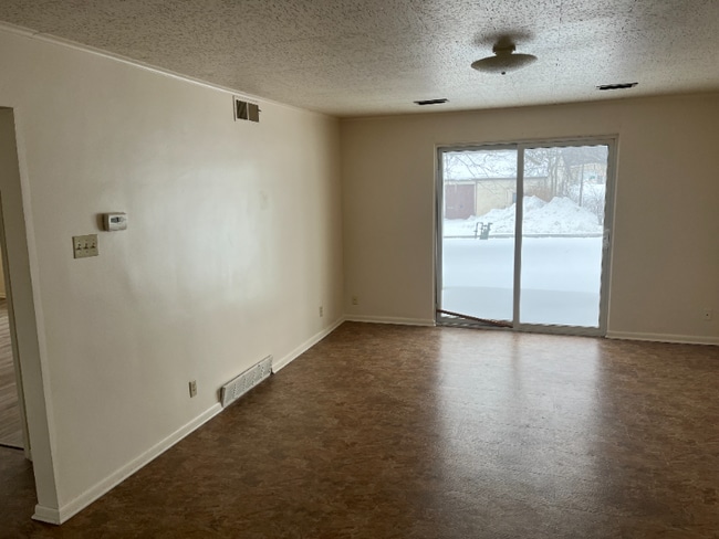 916 Mt Jackson Rd, Unit 5 in New Castle, PA - Building Photo - Building Photo