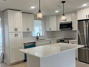 117 15th St in Belleair Beach, FL - Building Photo - Building Photo