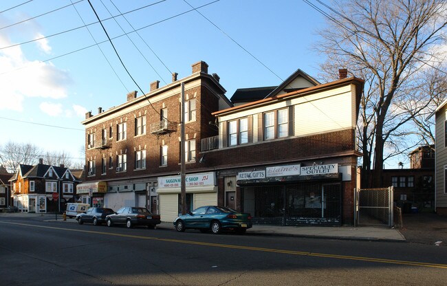 50-60 Wood Ave in Bridgeport, CT - Foto de edificio - Building Photo