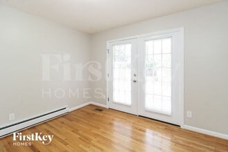 1102 Pitt Pl in Greensboro, NC - Building Photo - Building Photo