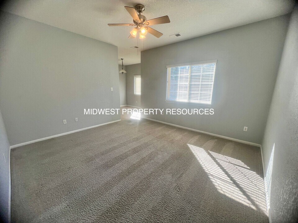 532 NW Fieldcrest Dr in Lee's Summit, MO - Building Photo