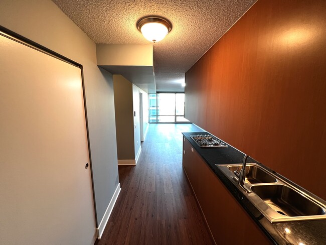 9655 Woods Dr in Skokie, IL - Foto de edificio - Building Photo