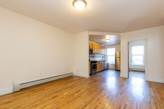 204 Christopher Columbus Dr in Jersey City, NJ - Building Photo - Building Photo