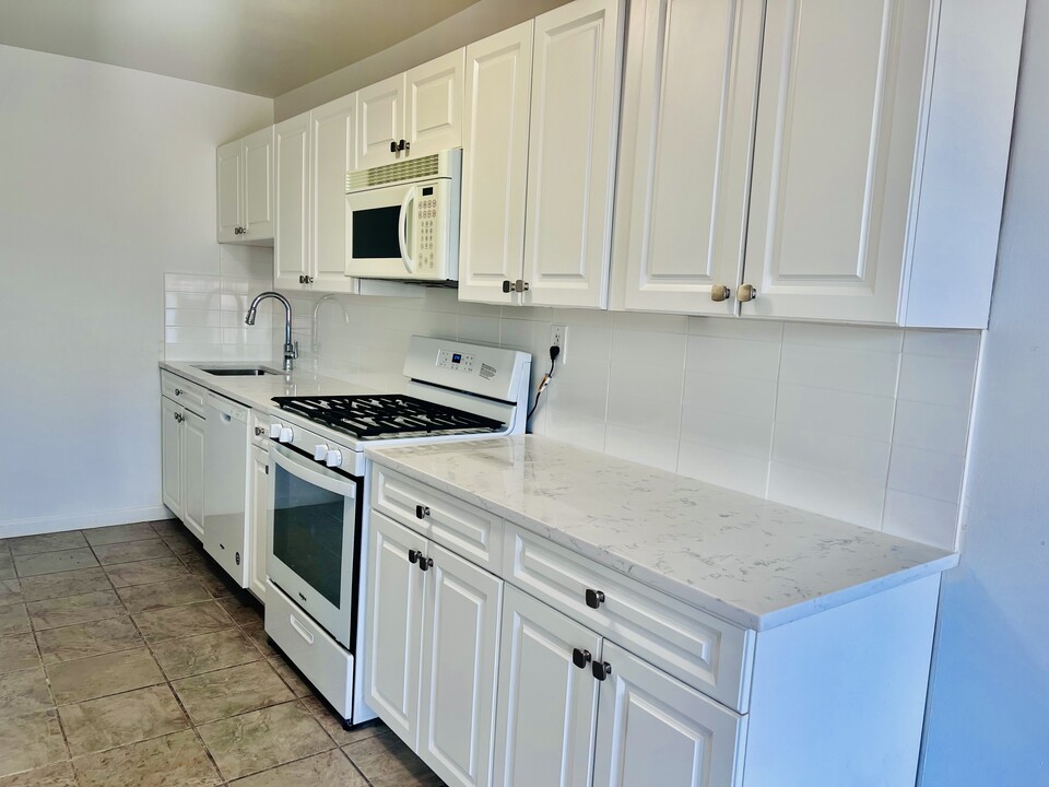 47 Davis Ave, Unit 4F in White Plains, NY - Foto de edificio