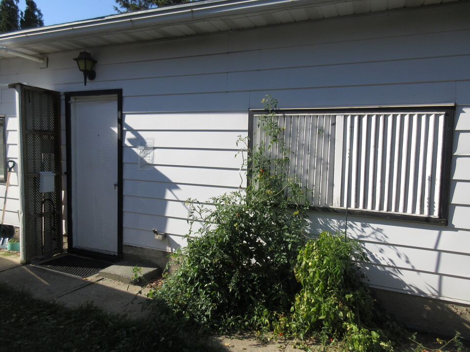 8920 180 St NW in Edmonton, AB - Building Photo