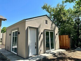 2433 Creekhollow Ln in Davis, CA - Building Photo