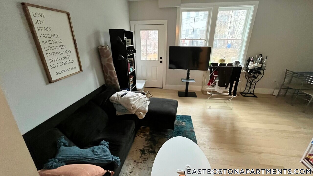 226 Princeton St in Boston, MA - Building Photo