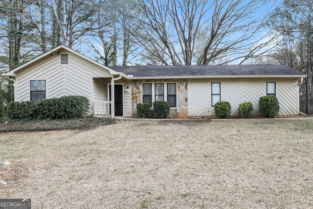 3111 Palomino Dr in Powder Springs, GA - Building Photo