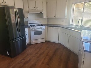 9236 Premier Way in Sacramento, CA - Building Photo - Building Photo