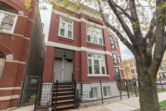 property at 2702 W Thomas St