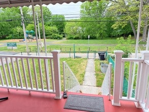 148 Riverthorn Rd in Middle River, MD - Foto de edificio - Building Photo