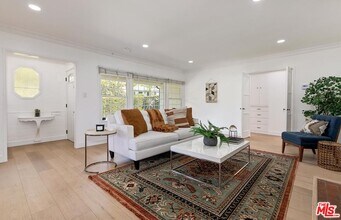 2201 Linnington Ave in Los Angeles, CA - Building Photo - Building Photo