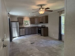 25 Austin Dr in Orono, ME - Foto de edificio - Building Photo