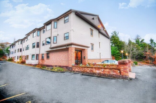 18 Basinview Drive in Halifax, NS - Building Photo - Building Photo
