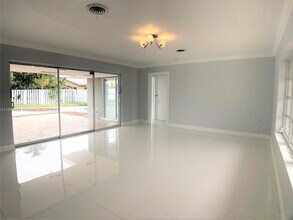 3340 NE 17th Way in Oakland Park, FL - Building Photo - Building Photo