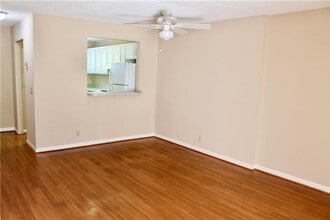 1000 Mallery St in St. Simons Island, GA - Foto de edificio - Building Photo